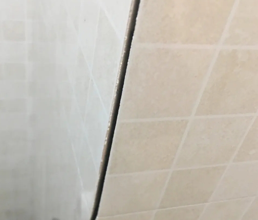 呼和浩特瓷砖空鼓维修公司分享阳台瓷砖脱落的修复过程可以分为以下几个步骤